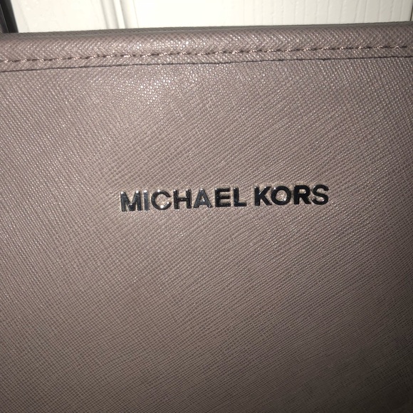 Michael Kors Tote purse - Picture 3 of 8